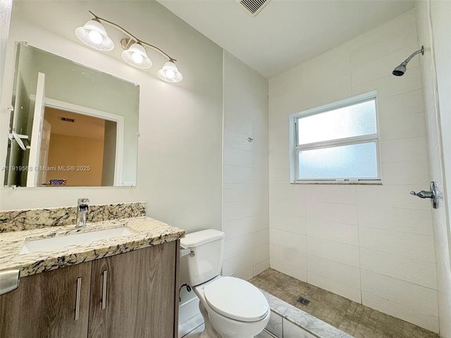 249 NW 8th Ave, Dania Beach, FL 33004