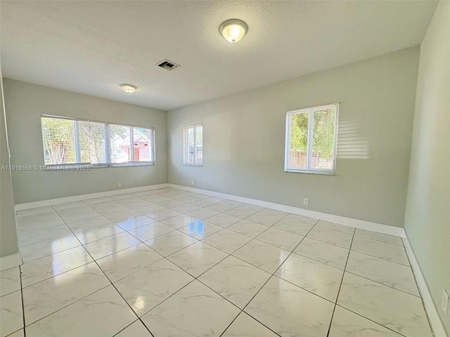 249 NW 8th Ave, Dania Beach, FL 33004