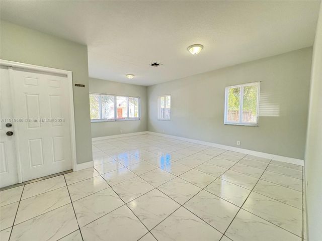 249 NW 8th Ave, Dania Beach, FL 33004