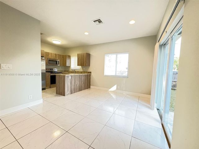 249 NW 8th Ave, Dania Beach, FL 33004