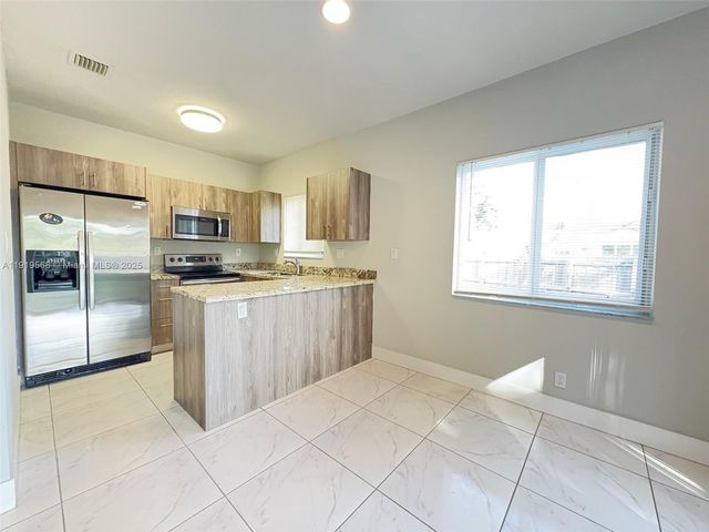 249 NW 8th Ave, Dania Beach, FL 33004