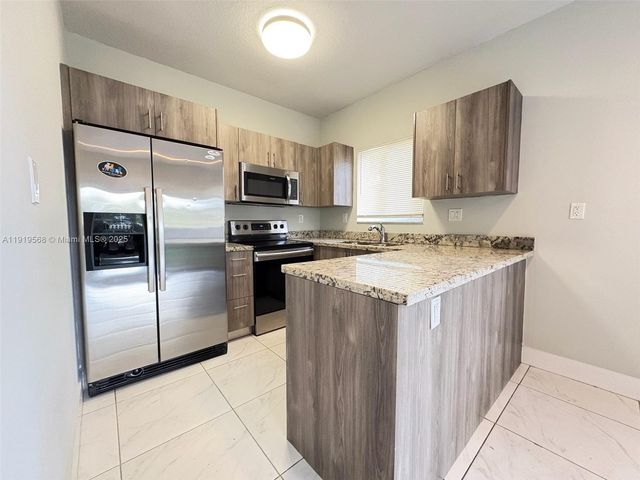 249 NW 8th Ave, Dania Beach, FL 33004