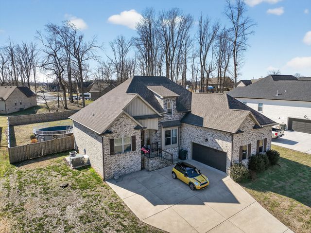 723B Russell St, N, Portland, TN 37148