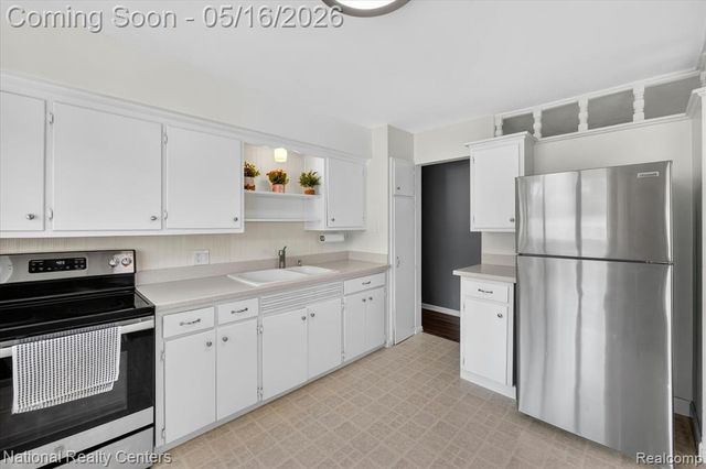 29911 Macintyre Street, Livonia, MI 48150