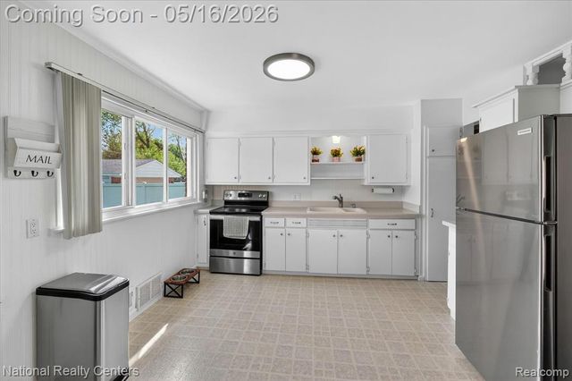 29911 Macintyre Street, Livonia, MI 48150