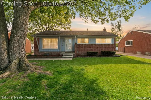 29911 Macintyre Street, Livonia, MI 48150