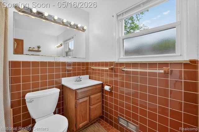 29911 Macintyre Street, Livonia, MI 48150