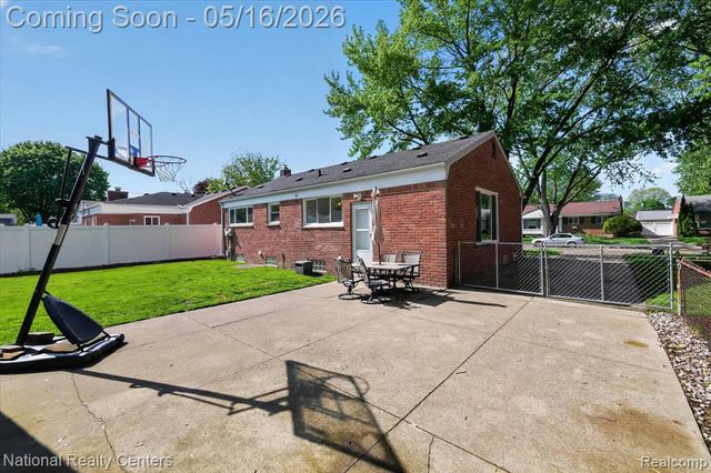 29911 Macintyre Street, Livonia, MI 48150