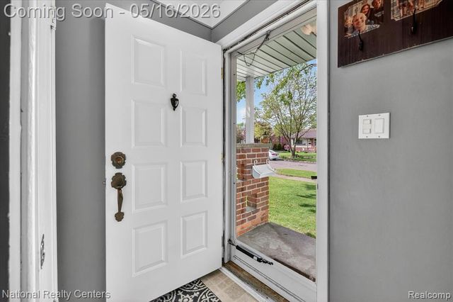 29911 Macintyre Street, Livonia, MI 48150