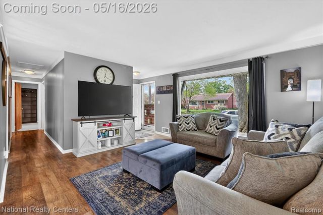 29911 Macintyre Street, Livonia, MI 48150