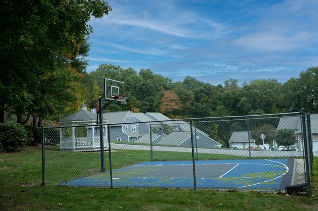 78 Laurelwood Dr 78, Hopedale, MA 01747