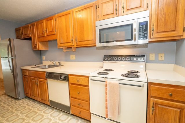 78 Laurelwood Dr 78, Hopedale, MA 01747