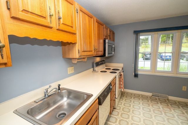 78 Laurelwood Dr 78, Hopedale, MA 01747
