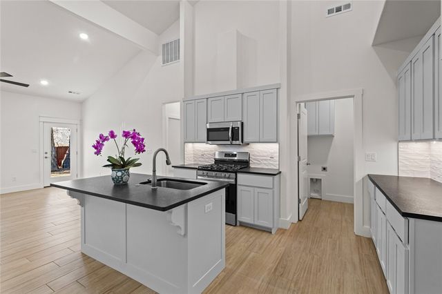 700 Sun Meadows Loop, Centerton, AR 72719