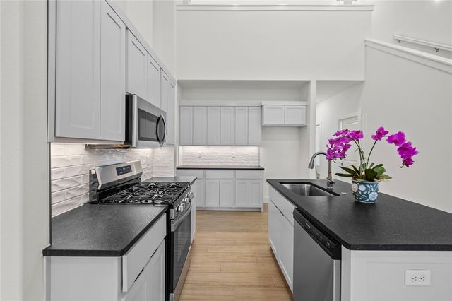 700 Sun Meadows Loop, Centerton, AR 72719