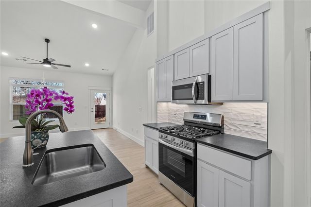 700 Sun Meadows Loop, Centerton, AR 72719