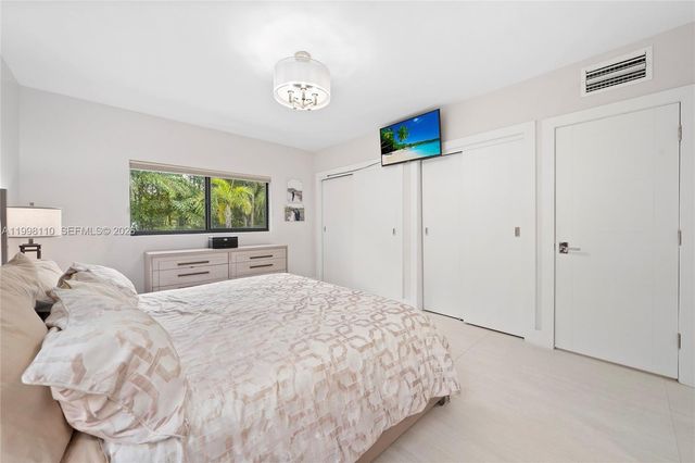 3141 N Bay Rd, Miami Beach, FL 33140