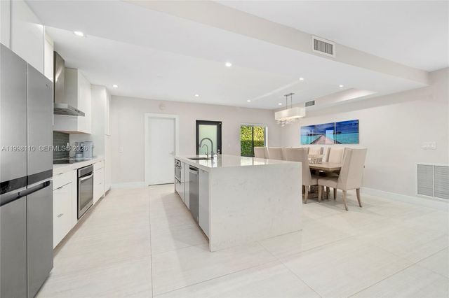 3141 N Bay Rd, Miami Beach, FL 33140