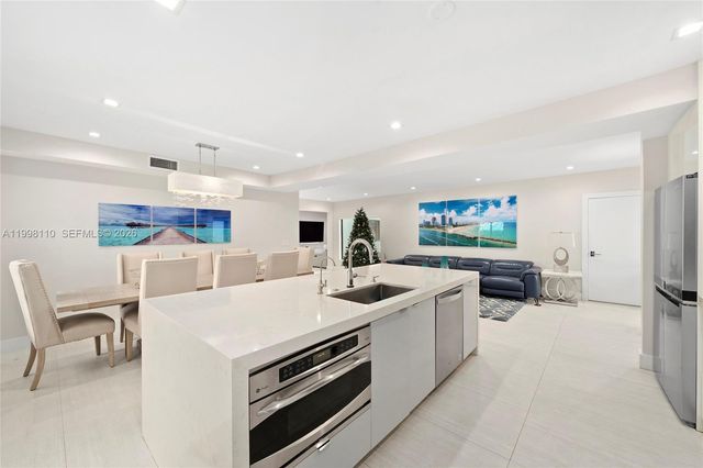 3141 N Bay Rd, Miami Beach, FL 33140