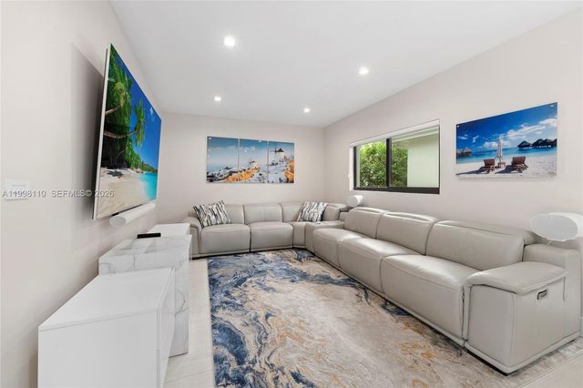 3141 N Bay Rd, Miami Beach, FL 33140