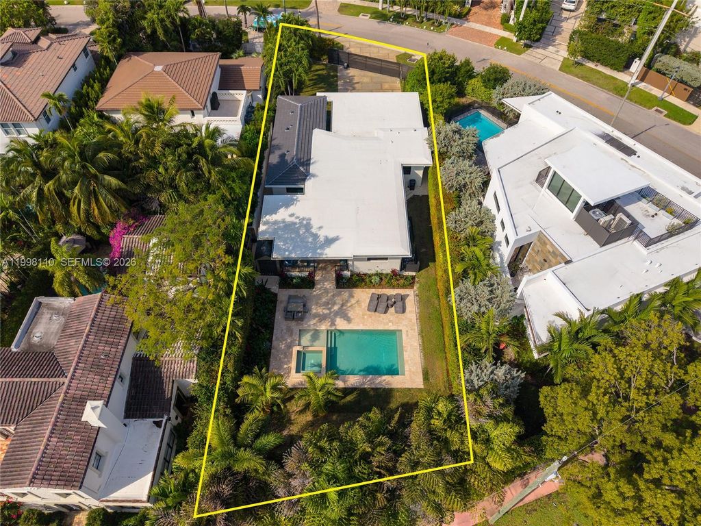 3141 N Bay Rd, Miami Beach, FL 33140