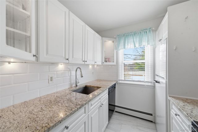 96 Finch Lane 2B, Islip, NY 11751