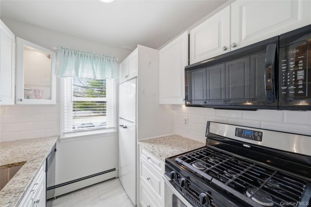 96 Finch Lane 2B, Islip, NY 11751
