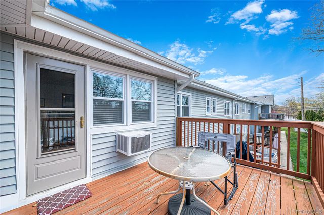 96 Finch Lane 2B, Islip, NY 11751