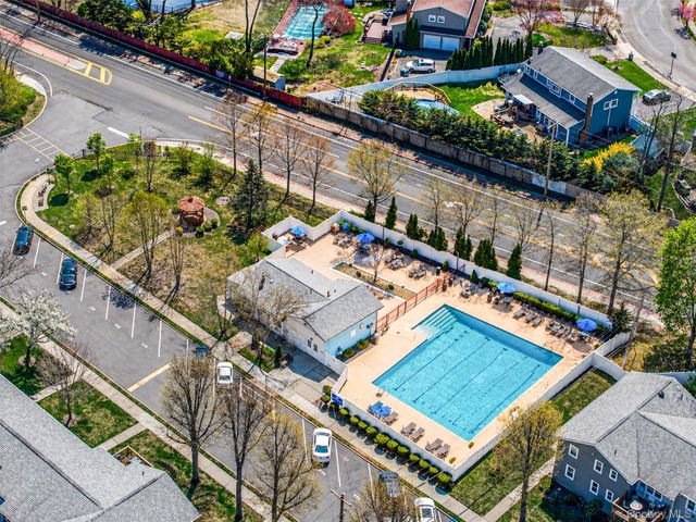 96 Finch Lane 2B, Islip, NY 11751
