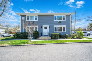 96 Finch Lane 2B, Islip, NY 11751