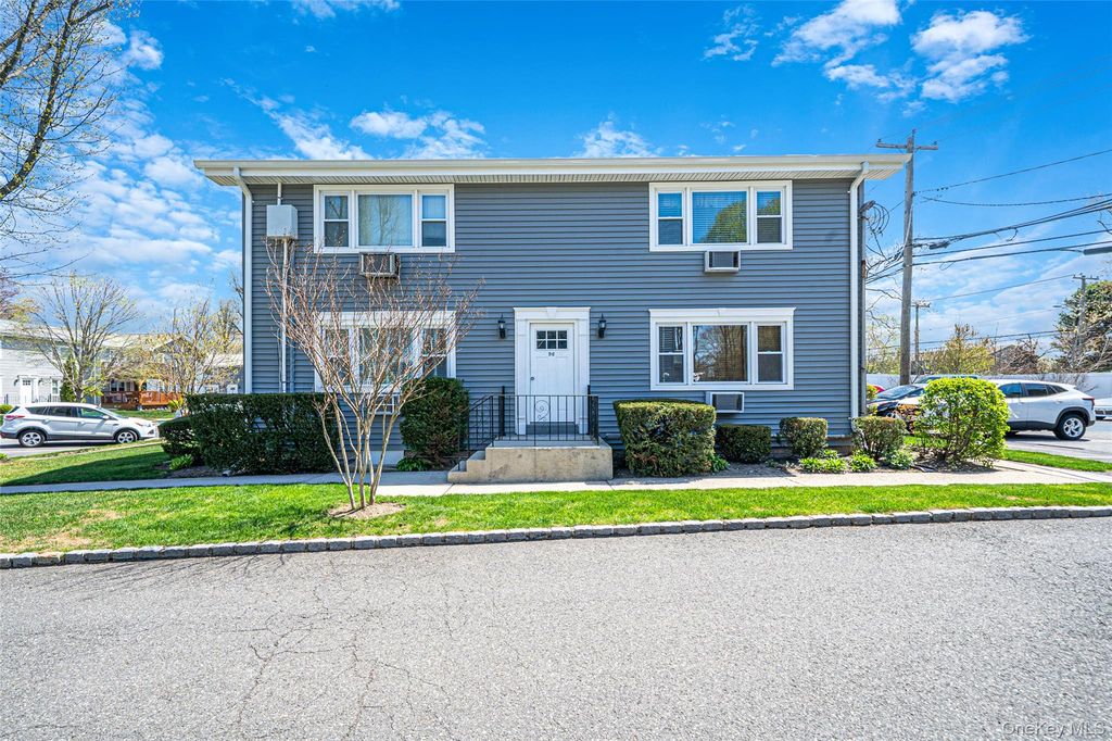 96 Finch Lane 2B, Islip, NY 11751