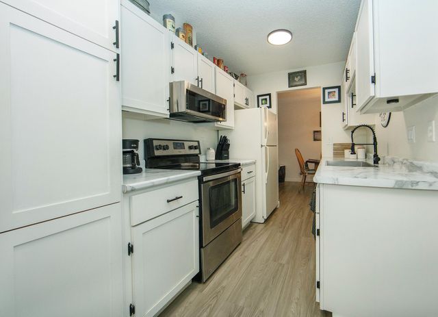 2330 Dusty Rd, Waterloo, IA 50701