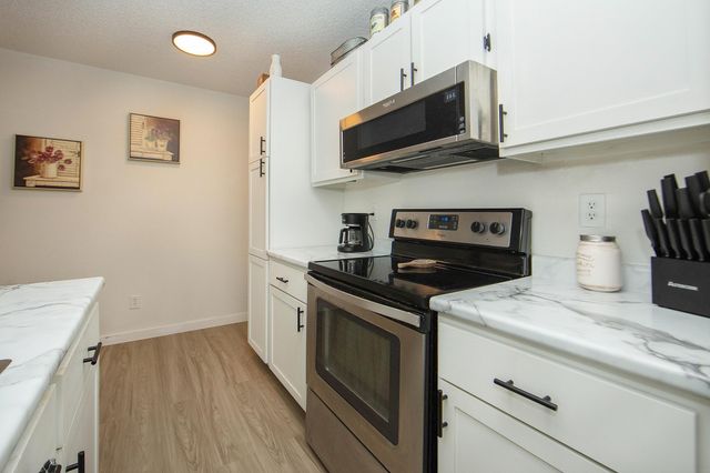 2330 Dusty Rd, Waterloo, IA 50701