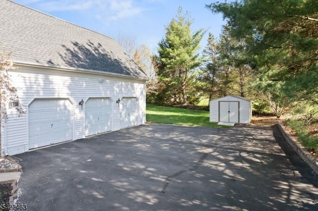 15 Montfort Dr, Montgomery Twp., NJ 08502