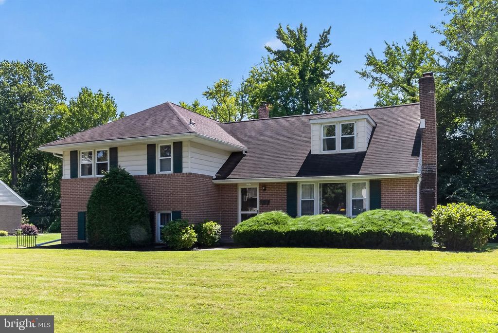 1217 EVERGREEN RD, WILMINGTON, DE 19803 — exterior