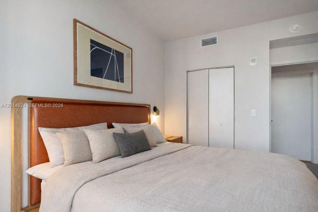 11 NE 6th 1210, Miami, FL 33132