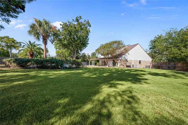4702 Bayou Vista Drive, Houston, TX 77091