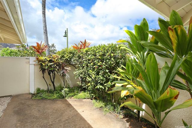7821 Makaaoa Place, Honolulu, HI 96825