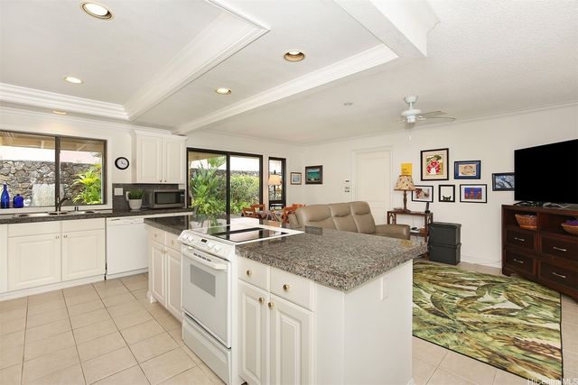 7821 Makaaoa Place, Honolulu, HI 96825
