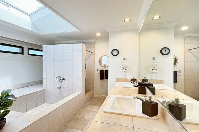 7821 Makaaoa Place, Honolulu, HI 96825