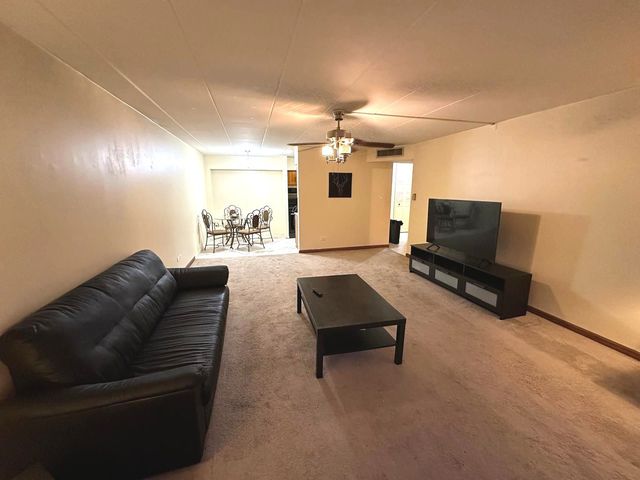 300 Roselle Road 419, Schaumburg, IL 60193