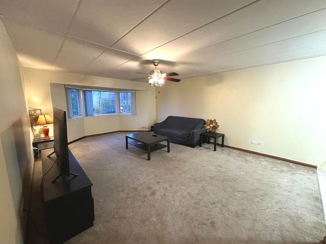 300 Roselle Road 419, Schaumburg, IL 60193
