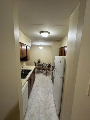 300 Roselle Road 419, Schaumburg, IL 60193