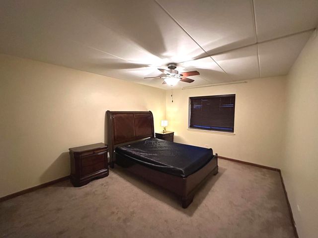300 Roselle Road 419, Schaumburg, IL 60193
