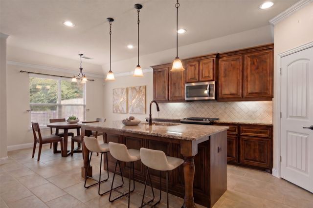 3913 Roxbury Street, Denton, TX 76210