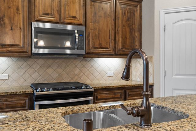 3913 Roxbury Street, Denton, TX 76210