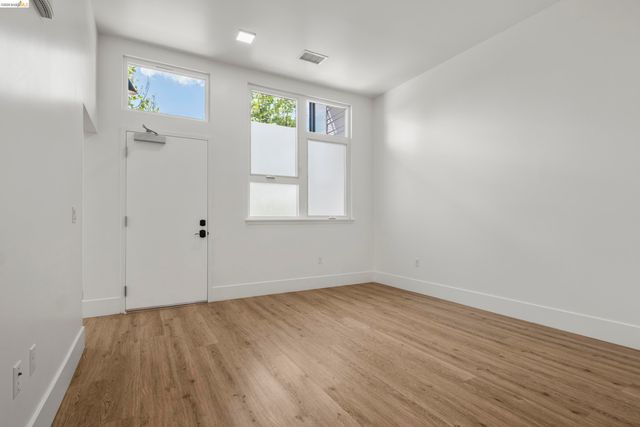 1545 32nd Street 111, Oakland, CA 94608