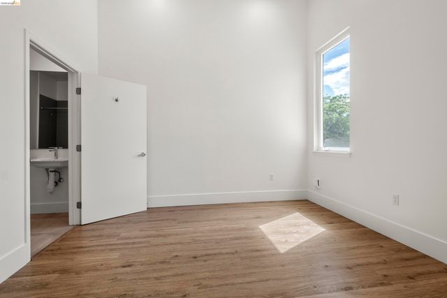 1545 32nd Street 111, Oakland, CA 94608
