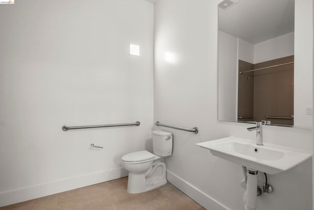 1545 32nd Street 111, Oakland, CA 94608