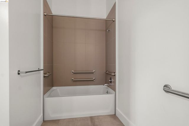 1545 32nd Street 111, Oakland, CA 94608